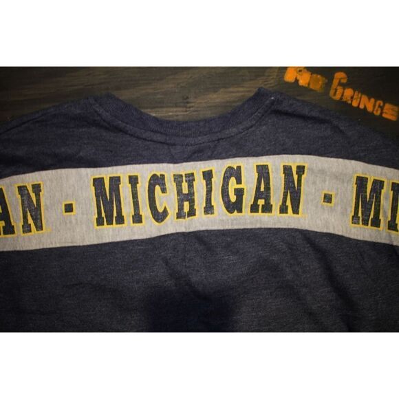 Colosseum Women's Michigan University Wolverines Sweatshirt - Size S - Picture 5 of 5